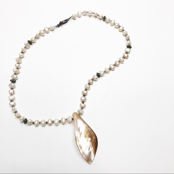 Shell Necklace - Picture 4 of 4